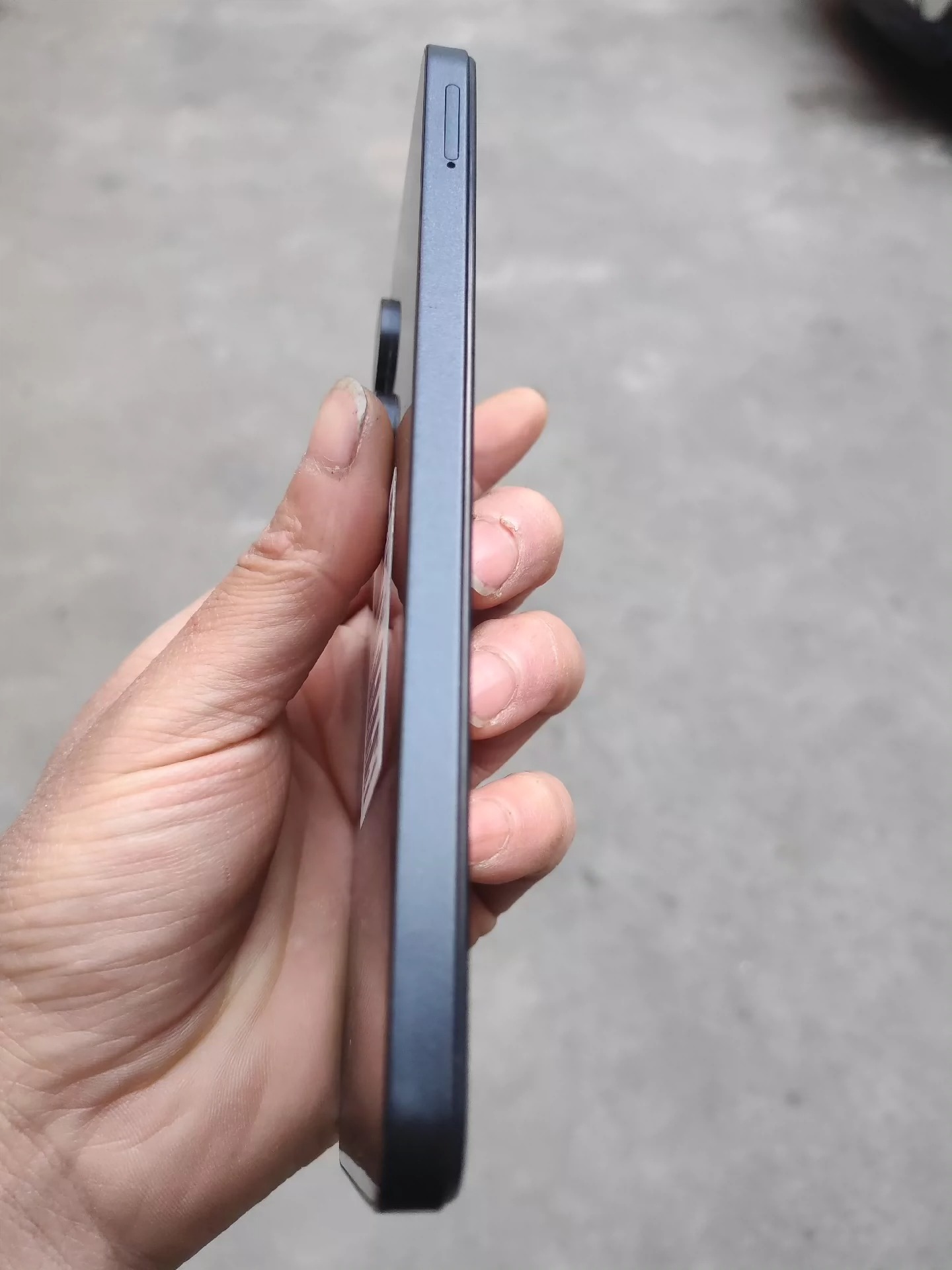 机，给老人买的，不会用，用了没几天不用了，95新，外观轻微磨损，屏幕有一点点磕碰，别的全部正常，拍的时候我的手机拍的不是很好，有点花，实物正常屏幕，赔钱卖，喜欢